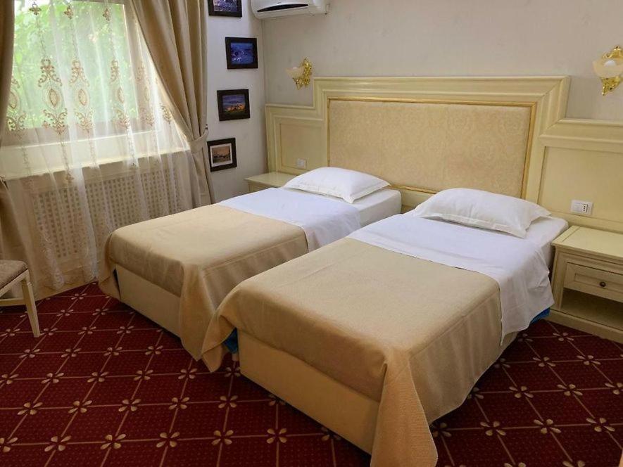 Cazare Plopii Fara Sot Iasi Exterior foto