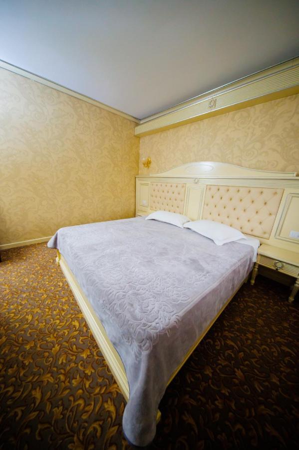 Cazare Plopii Fara Sot Iasi Exterior foto
